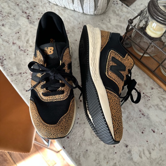 New Balance Fresh Foam X70 Sneaker - Women's sz: 7 - Picture 2 of 10